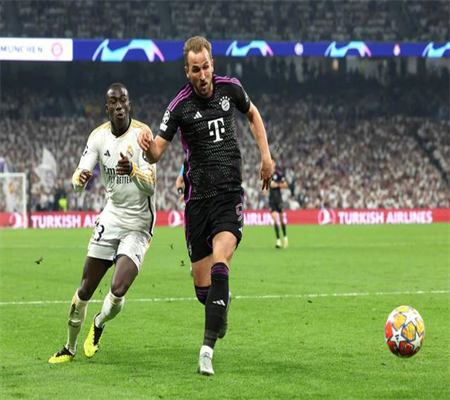 Mark Lawrence: Man United Hiện Đang Hỗn Loạn, Đồng Đội Chơi Như Người Lạ